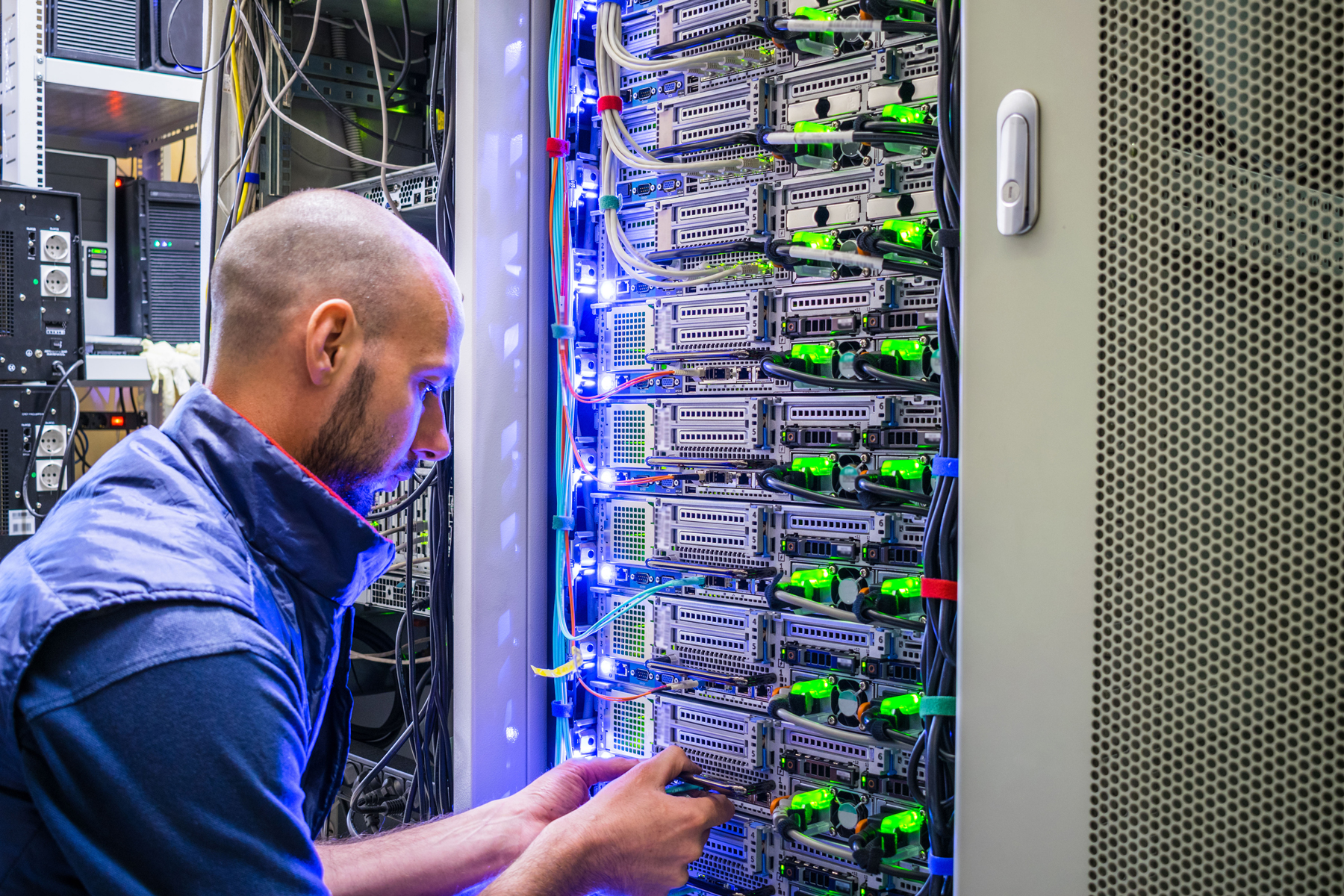 Cómo elegir el mejor VPS para tu negocio en 2025